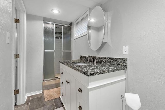 12162 E 39th Terrace S, Independence, MO 64052