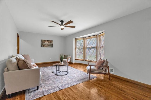 12162 E 39th Terrace S, Independence, MO 64052