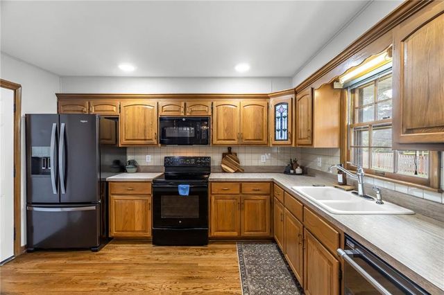 12162 E 39th Terrace S, Independence, MO 64052