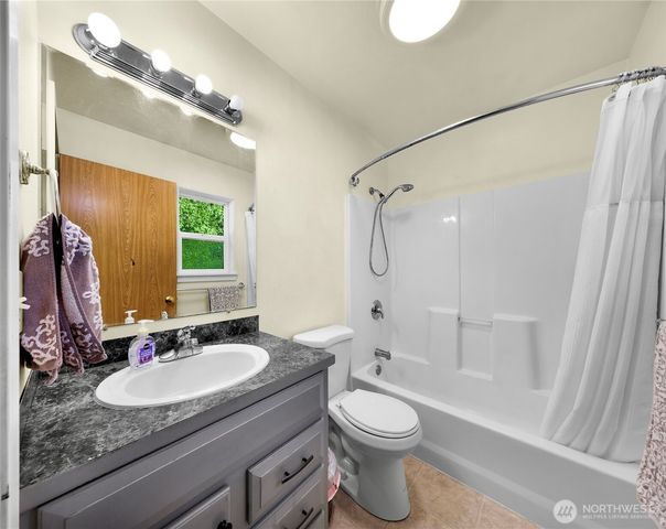 642 Sprague Valley Drive, Maple Falls, WA 98266