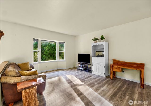 642 Sprague Valley Drive, Maple Falls, WA 98266