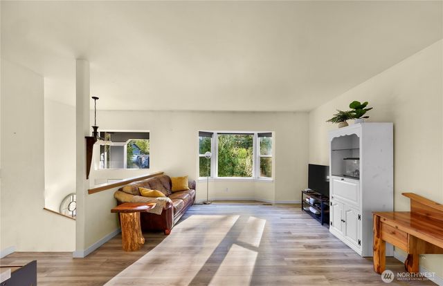 642 Sprague Valley Drive, Maple Falls, WA 98266