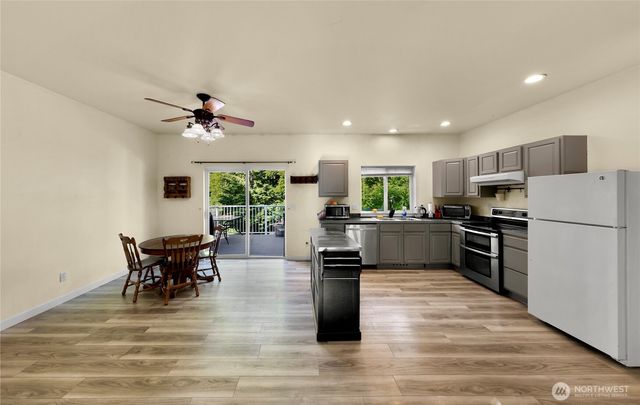 642 Sprague Valley Drive, Maple Falls, WA 98266