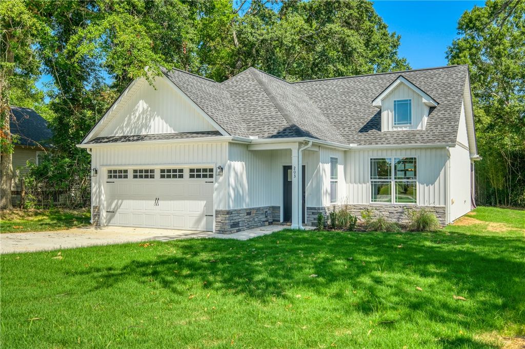 203 Blue Ridge Avenue, Belton, SC 29627
