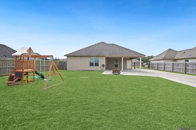 28274 Lake Bruin Dr, Livingston, LA 70754