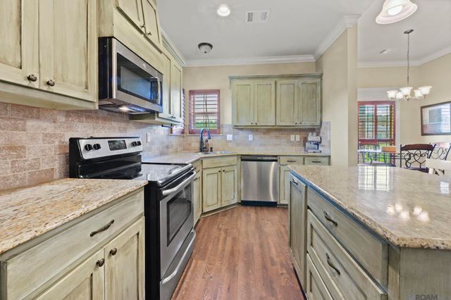 28274 Lake Bruin Dr, Livingston, LA 70754