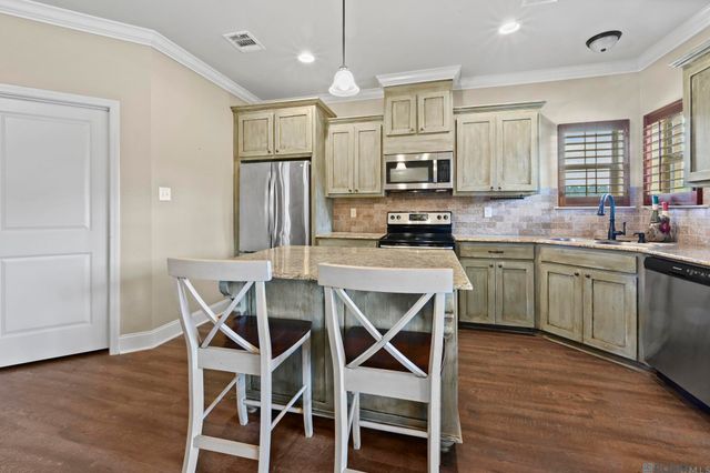 28274 Lake Bruin Dr, Livingston, LA 70754