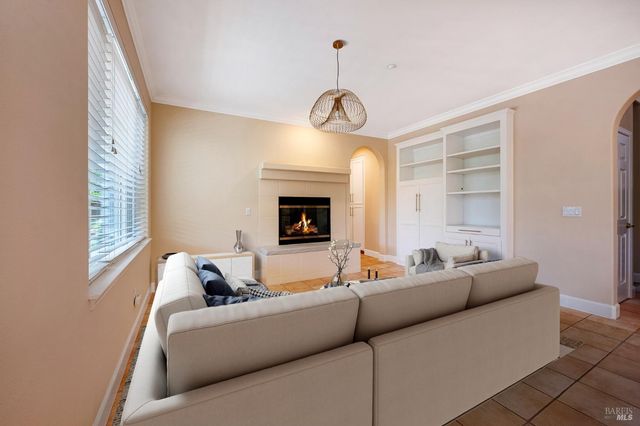979 Lupine Ct, Healdsburg, CA 95448
