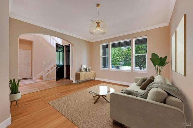 979 Lupine Ct, Healdsburg, CA 95448
