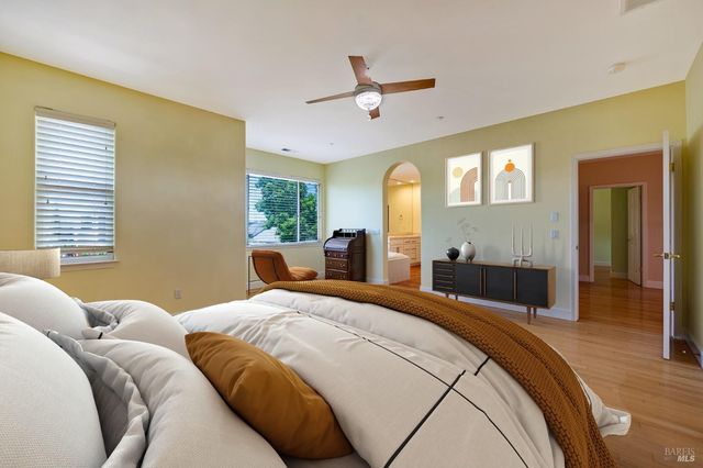 979 Lupine Ct, Healdsburg, CA 95448