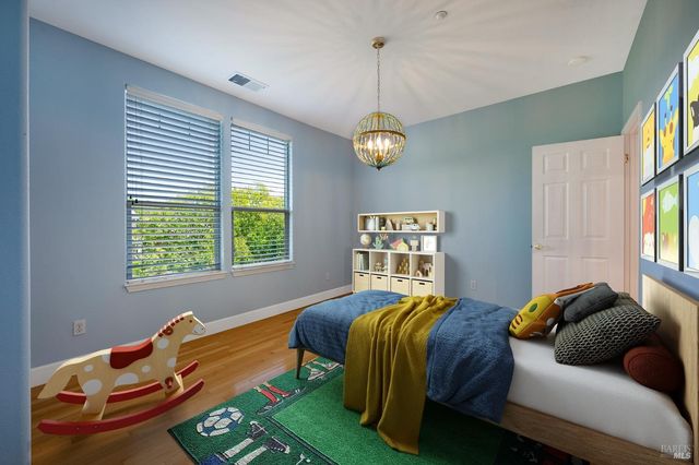 979 Lupine Ct, Healdsburg, CA 95448