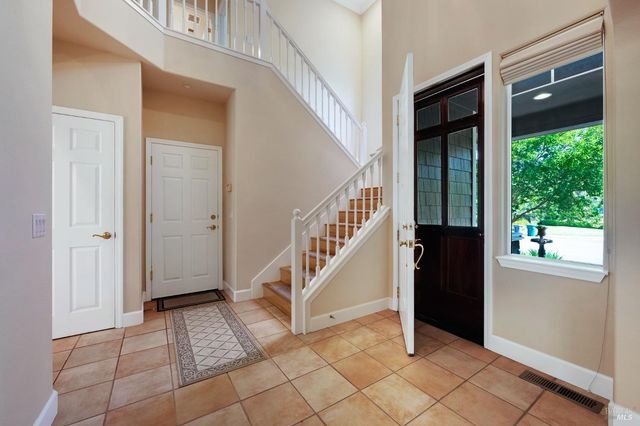 979 Lupine Ct, Healdsburg, CA 95448