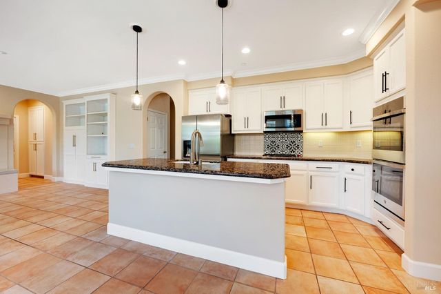 979 Lupine Ct, Healdsburg, CA 95448