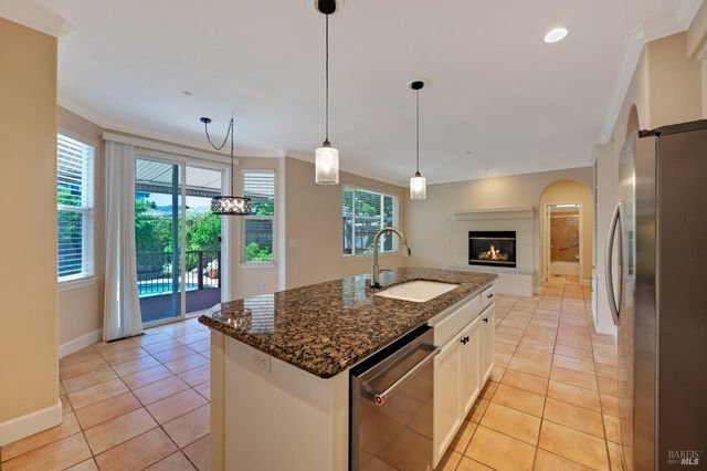 979 Lupine Ct, Healdsburg, CA 95448