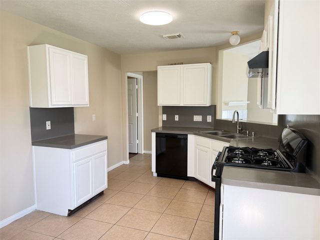 2215 Beacon Light Lane, Fresno, TX 77545