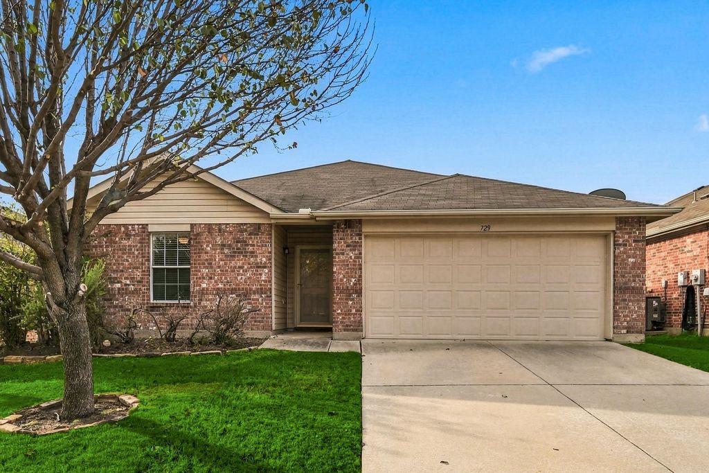 729 Rio Bravo Drive, Fort Worth, TX 76052 — exterior