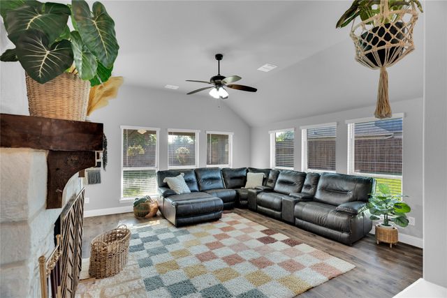 1621 Whispering Trail Drive, Waxahachie, TX 75165