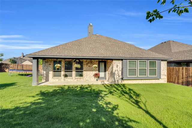 1621 Whispering Trail Drive, Waxahachie, TX 75165