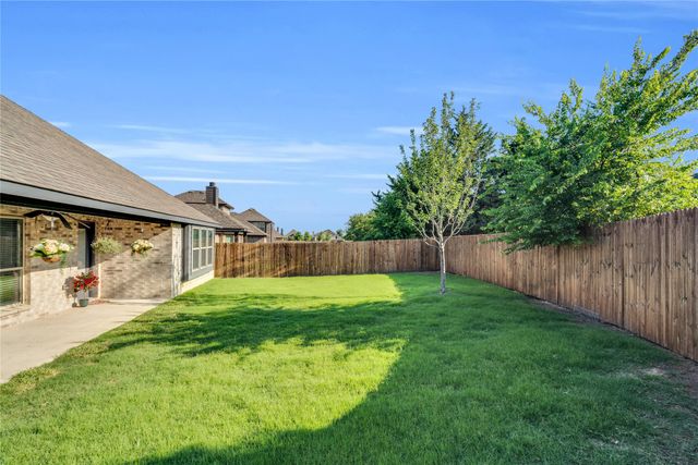 1621 Whispering Trail Drive, Waxahachie, TX 75165