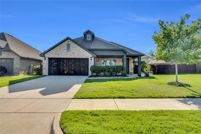 1621 Whispering Trail Drive, Waxahachie, TX 75165