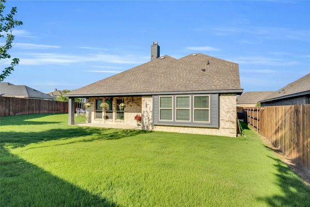 1621 Whispering Trail Drive, Waxahachie, TX 75165