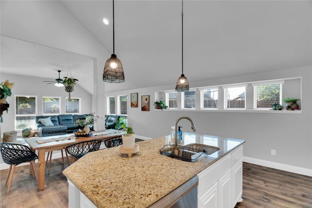 1621 Whispering Trail Drive, Waxahachie, TX 75165