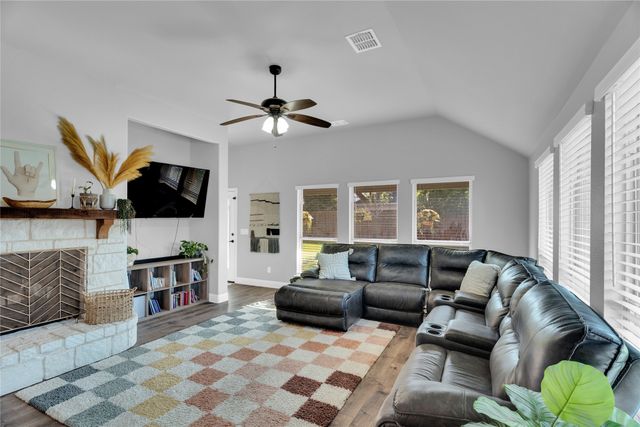1621 Whispering Trail Drive, Waxahachie, TX 75165