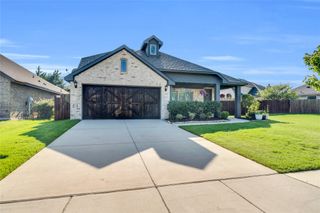 1621 Whispering Trail Drive, Waxahachie, TX 75165