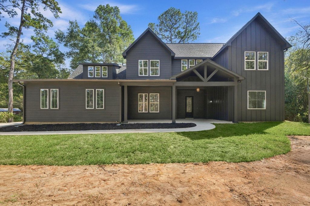 303 Pelican Street, Magnolia, TX 77355