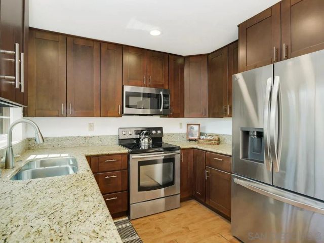 7301 Calle De Fuentes, Carlsbad, CA 92009