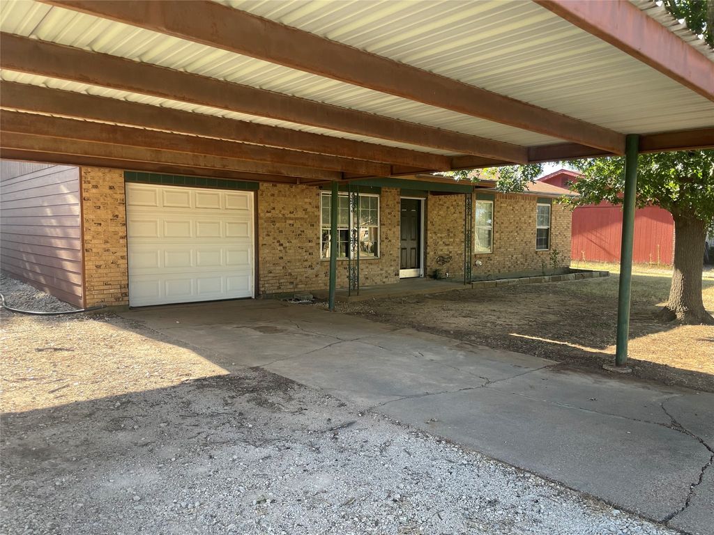 179 Oakland Street, Graham, TX 76450