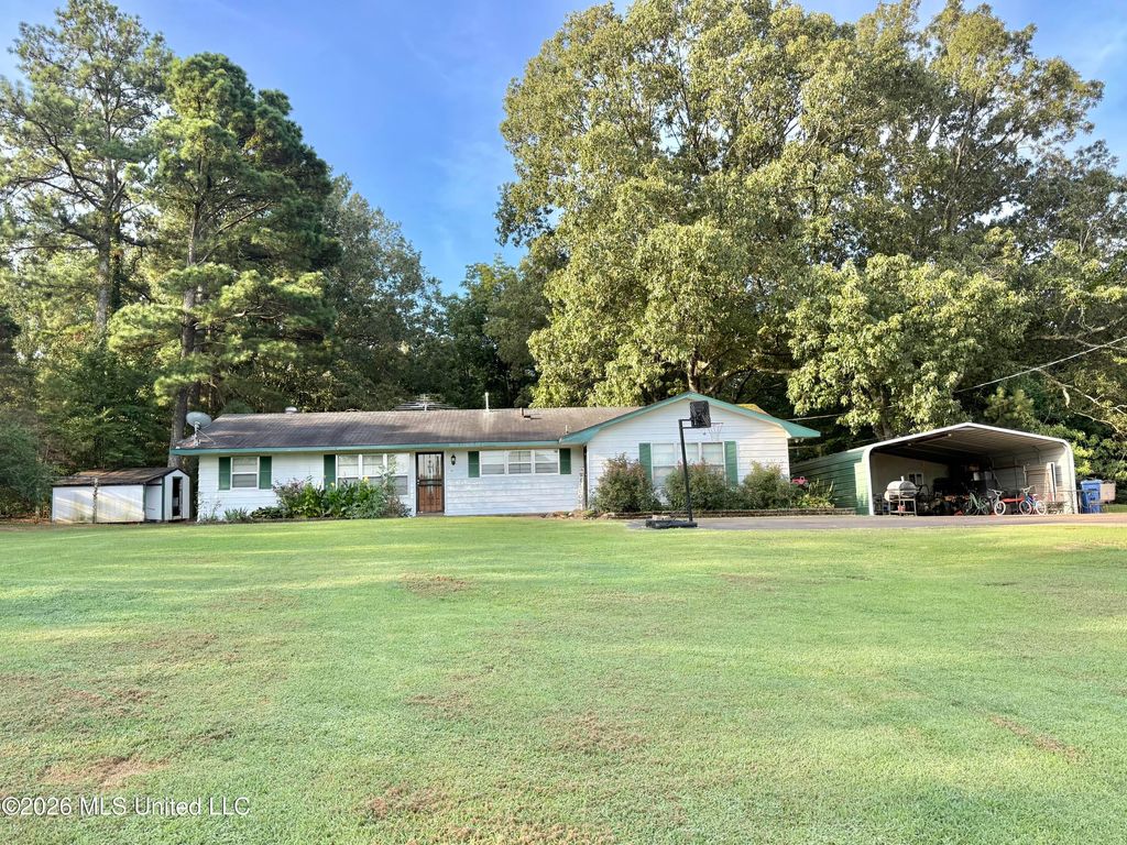 491 S Thunderbird Drive, Hernando, MS 38632 — exterior