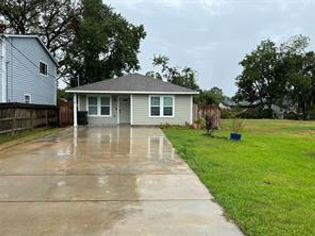 4114 Brown Street, Bacliff, TX 77518