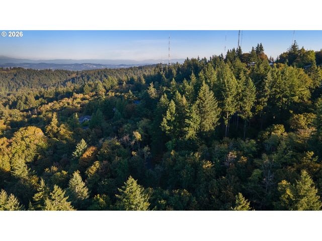 841 W NW GREENLEAF Rd, Portland, OR 97229