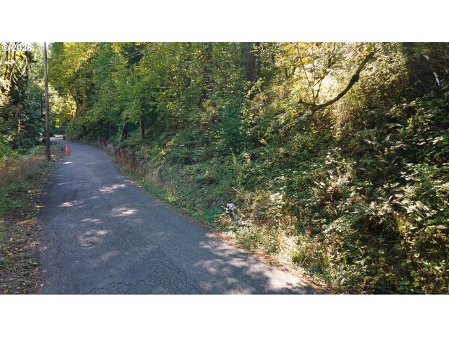 841 W NW GREENLEAF Rd, Portland, OR 97229
