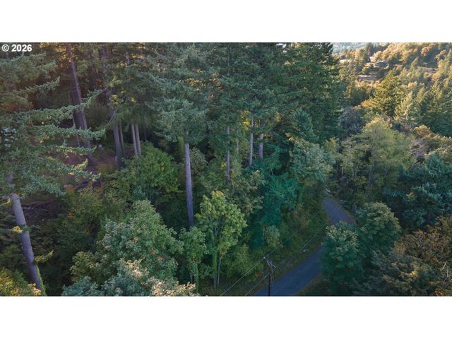 841 W NW GREENLEAF Rd, Portland, OR 97229