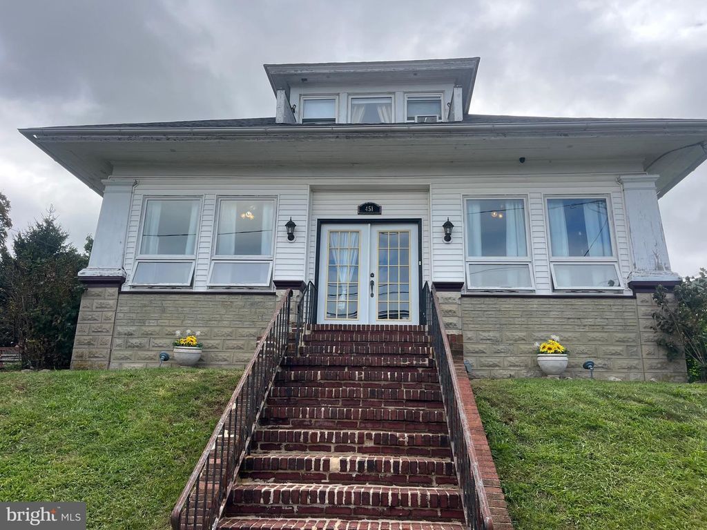 451 PENN ST, Pennsburg, PA 18073