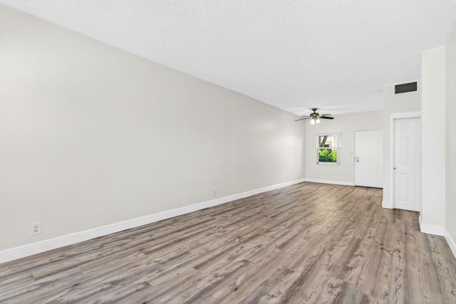 2555 NE 11th Street 104, Fort Lauderdale, FL 33304