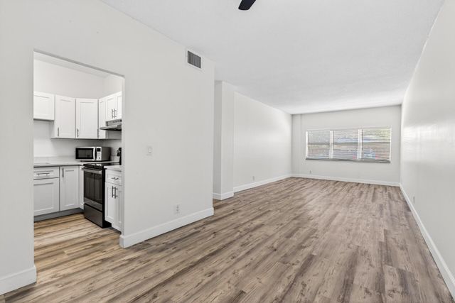 2555 NE 11th Street 104, Fort Lauderdale, FL 33304