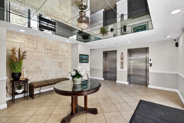 2555 NE 11th Street 104, Fort Lauderdale, FL 33304