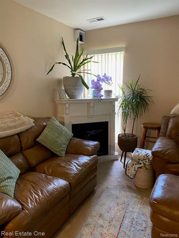 37567 Barkridge Circle 59, Westland, MI 48185