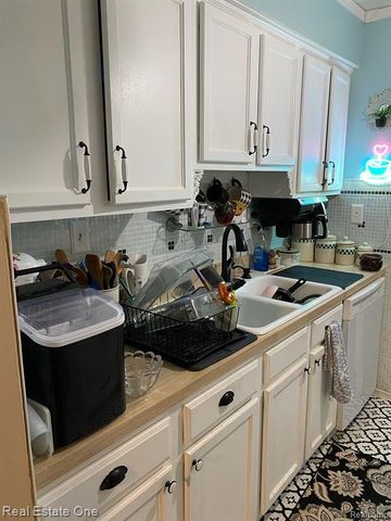 37567 Barkridge Circle 59, Westland, MI 48185