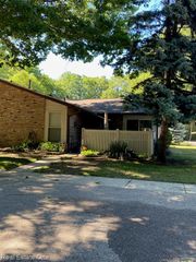 37567 Barkridge Circle 59, Westland, MI 48185