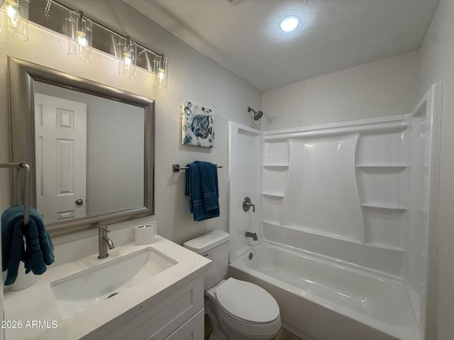 209 E JONES Avenue, Phoenix, AZ 85040