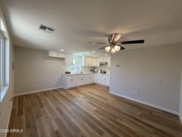 209 E JONES Avenue, Phoenix, AZ 85040