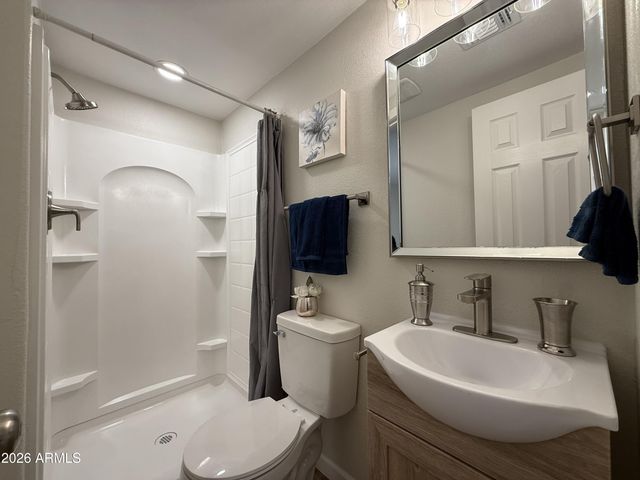 209 E JONES Avenue, Phoenix, AZ 85040