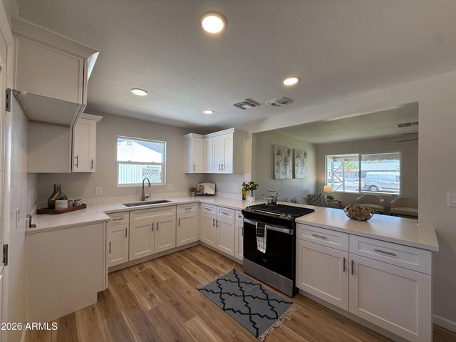 209 E JONES Avenue, Phoenix, AZ 85040