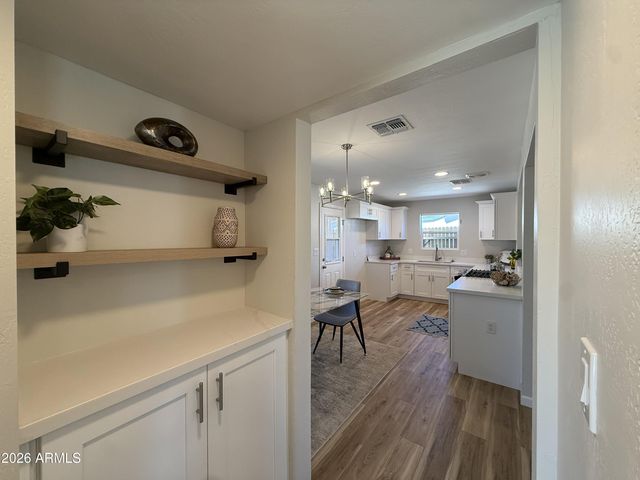 209 E JONES Avenue, Phoenix, AZ 85040