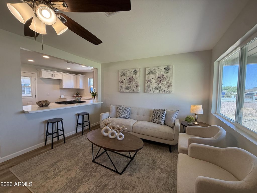 209 E JONES Avenue, Phoenix, AZ 85040