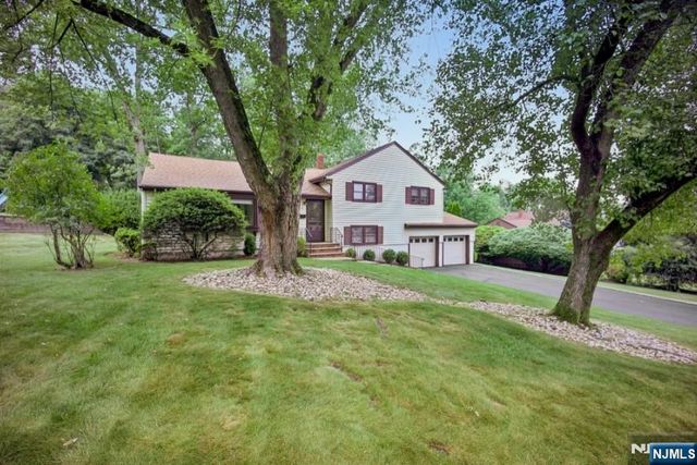 19 Bear Brook Lane, Livingston, NJ 07039